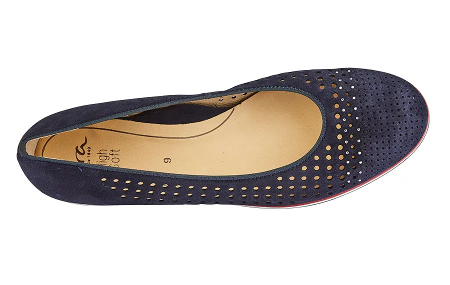 Ara Gina Navy