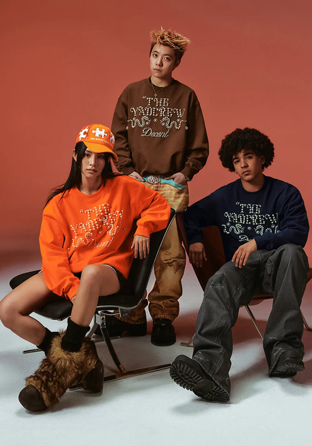 Pearl Text Snake Shadow Typography Sweatshirt