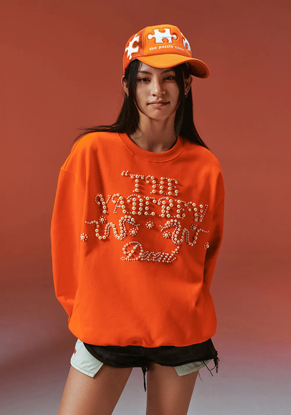 Pearl Text Snake Shadow Typography Sweatshirt