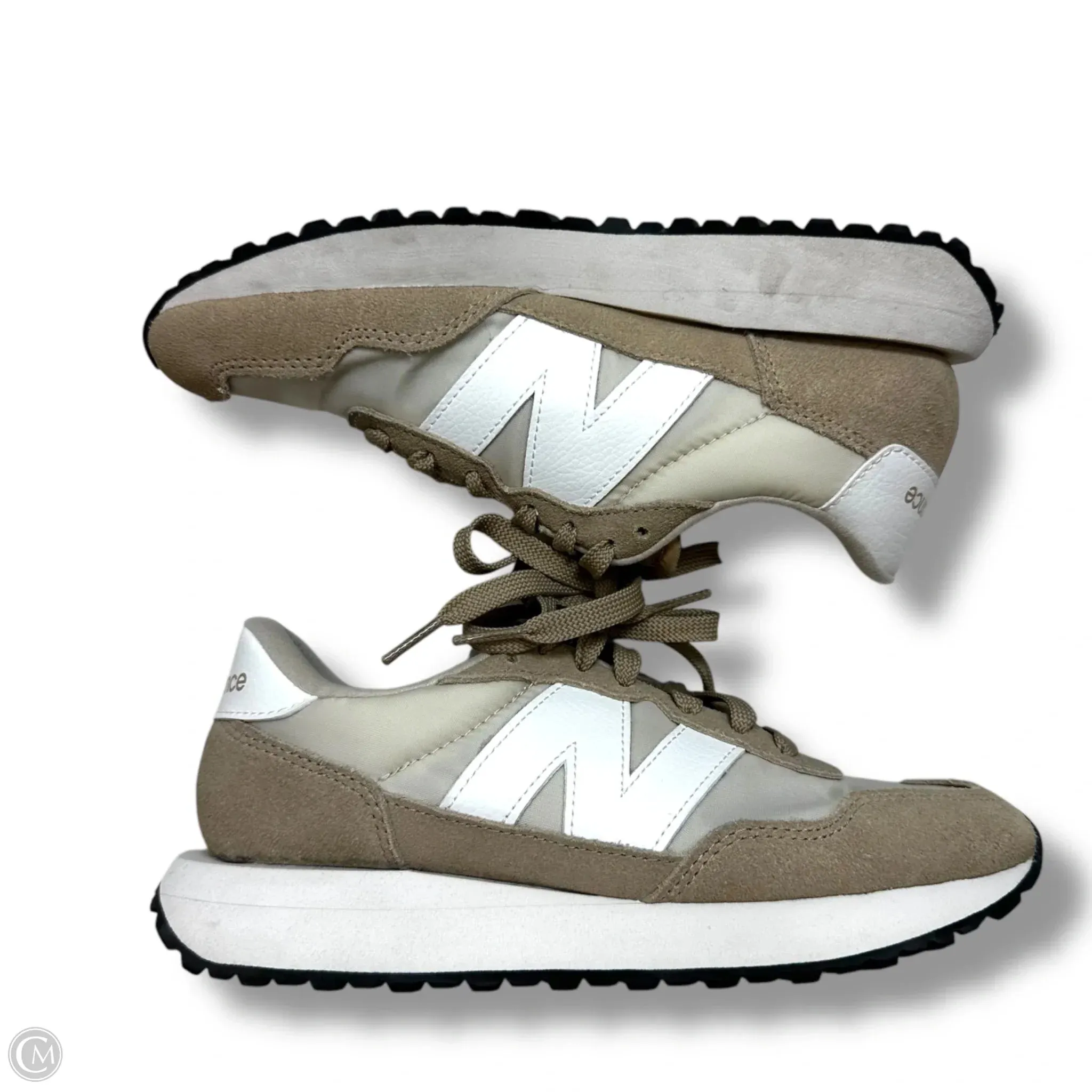 Shoes Athletic By New Balance In Cream & White, Size: 6.5