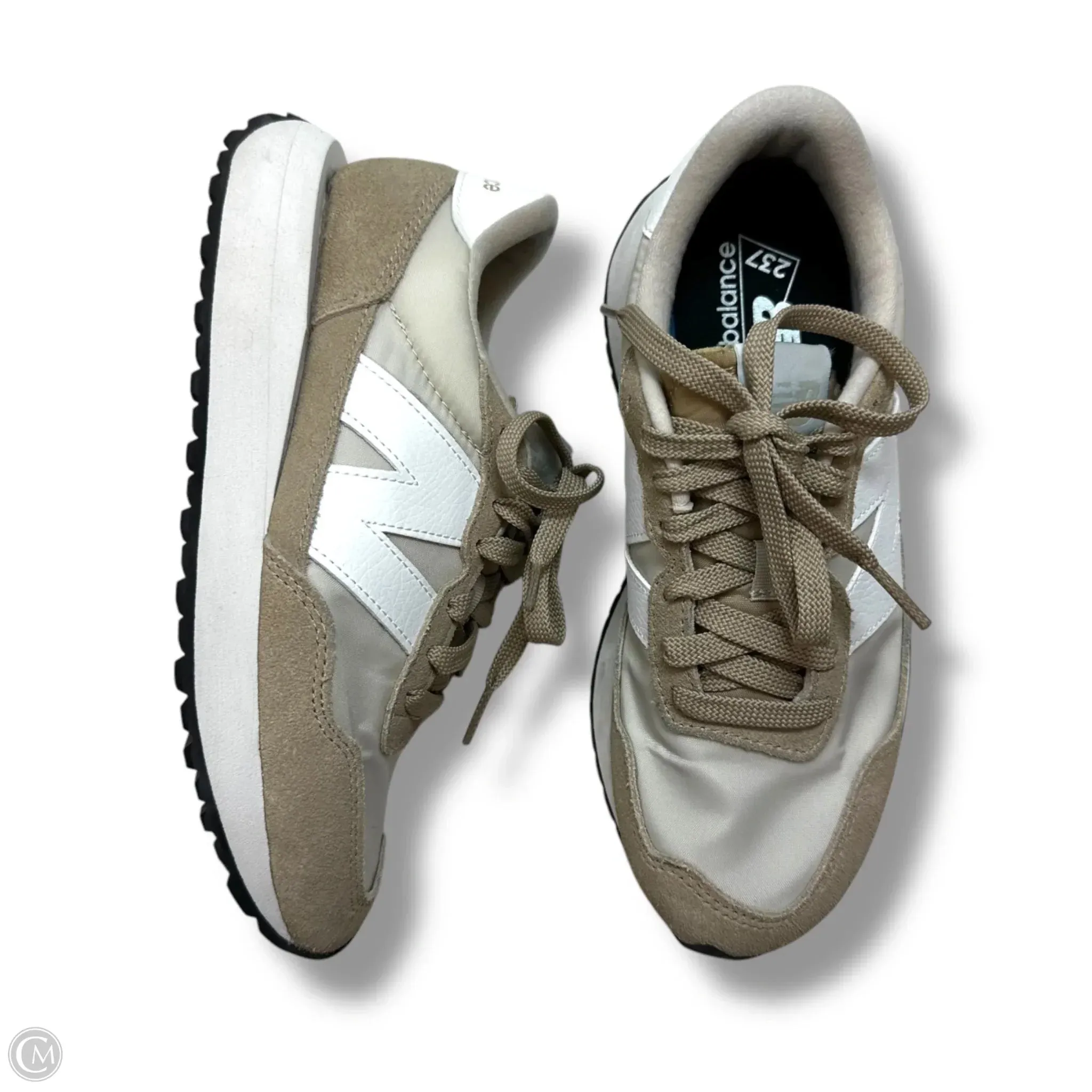 Shoes Athletic By New Balance In Cream & White, Size: 6.5