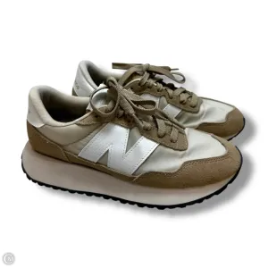 Shoes Athletic By New Balance In Cream & White, Size: 6.5