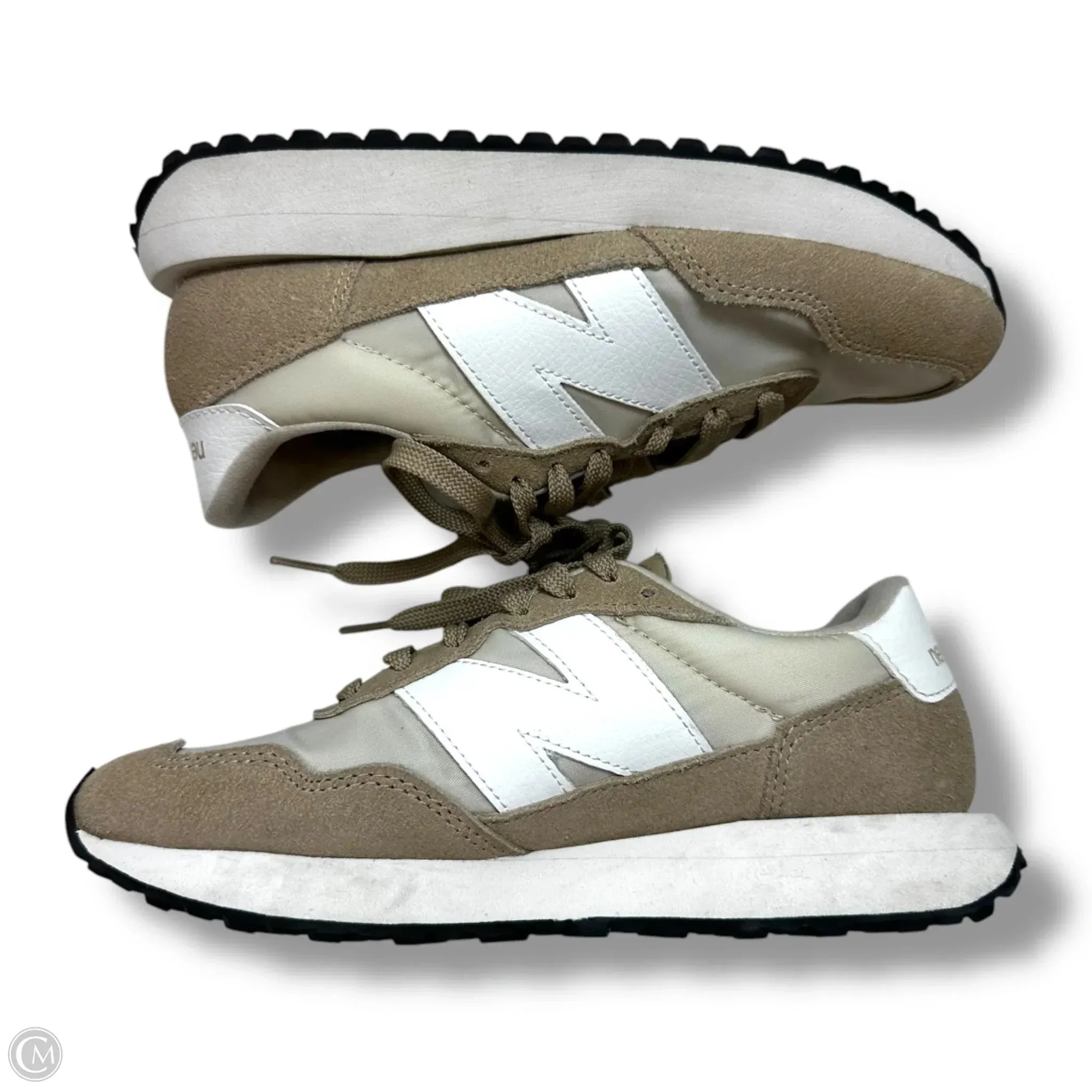 Shoes Athletic By New Balance In Cream & White, Size: 6.5