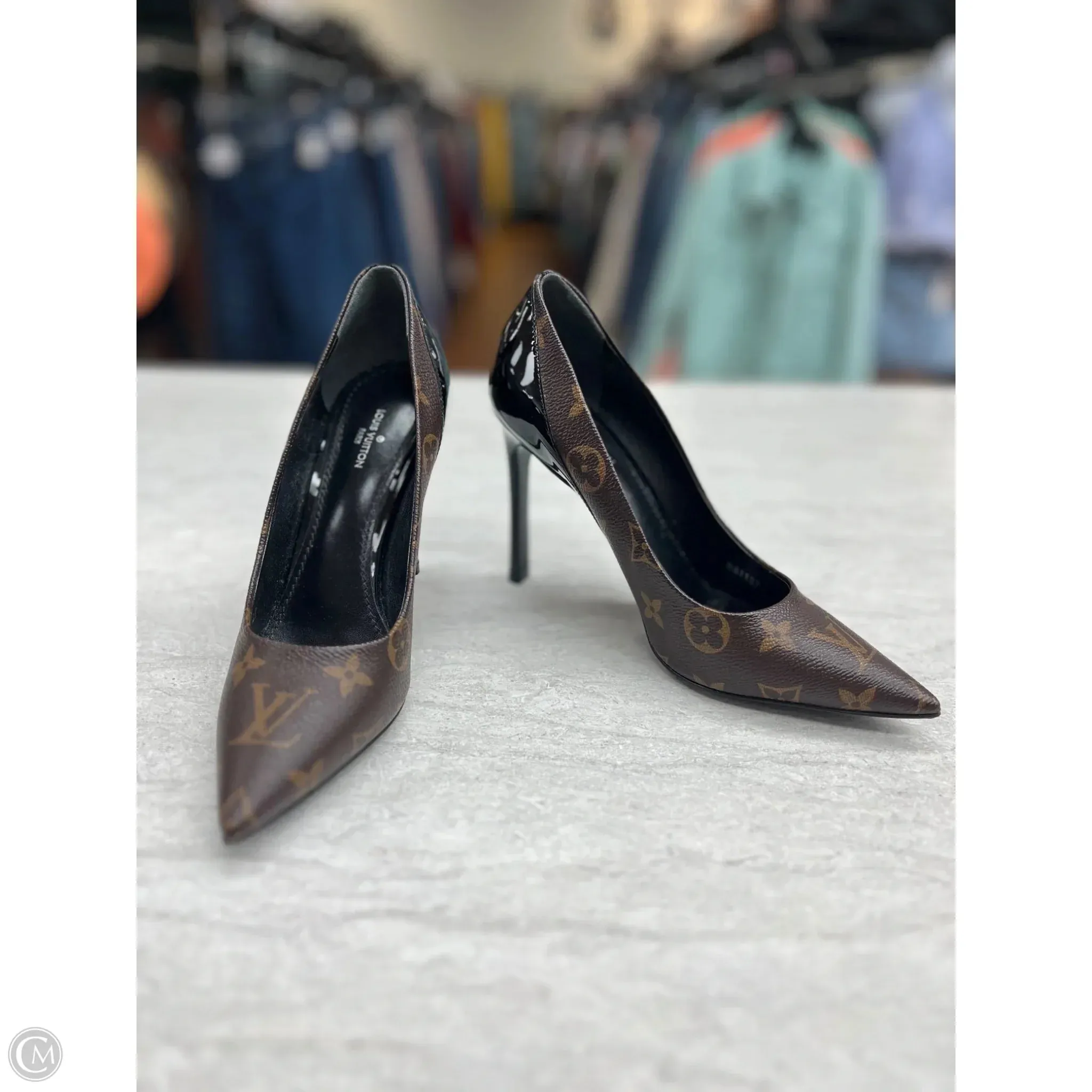 Shoes Luxury Designer By Louis Vuitton In Brown, Size: 6.5