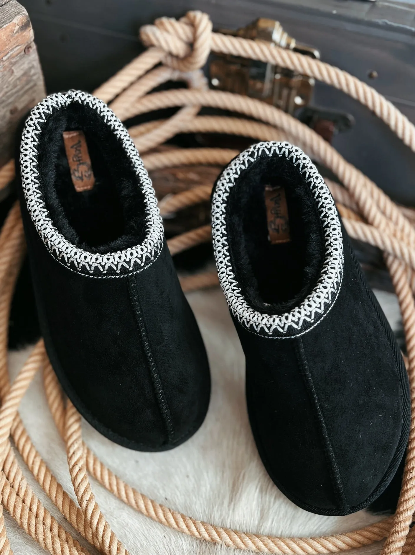 Very G Black Sparks Fuzzy Slippers*