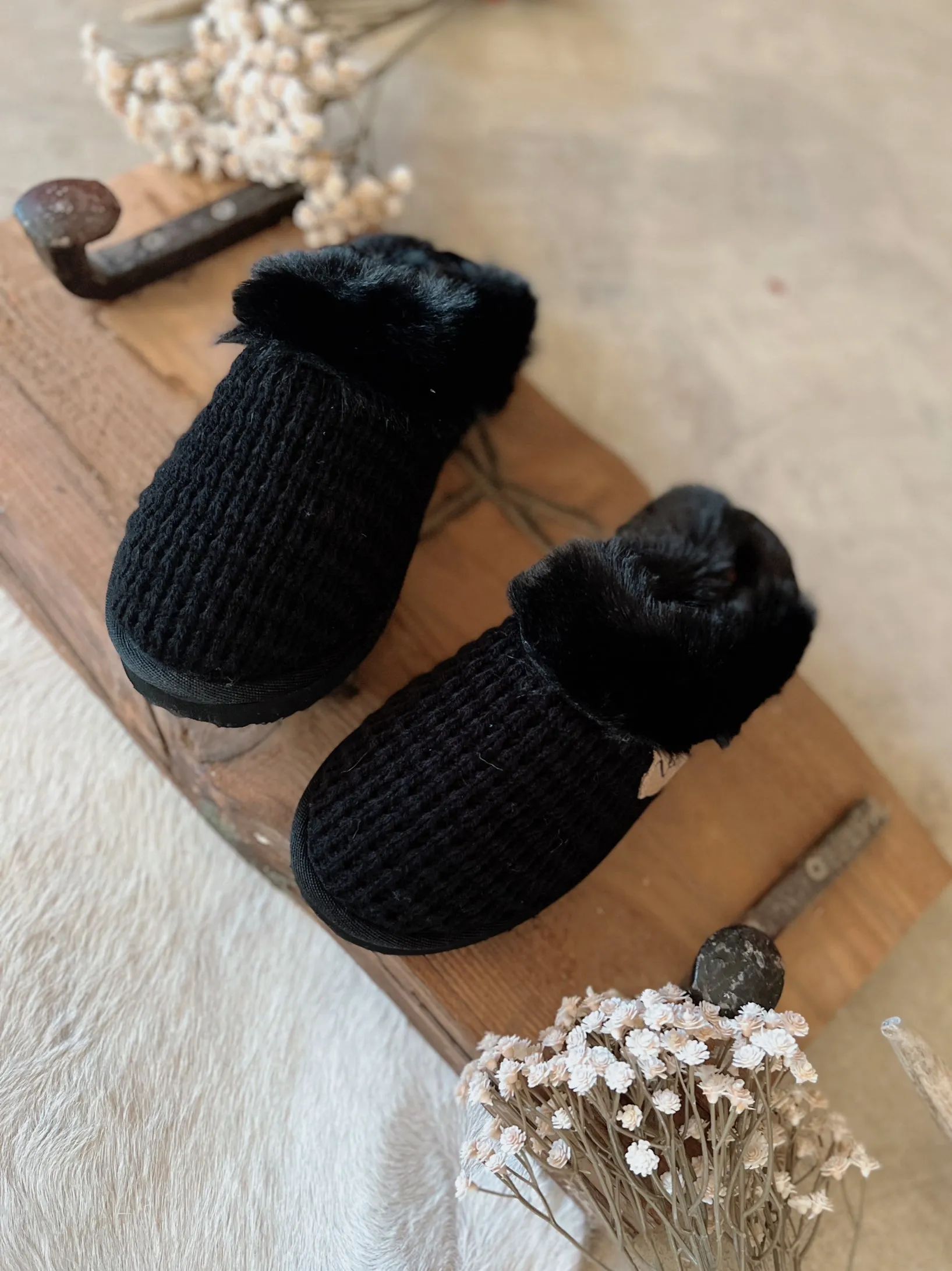 Very G Black Sweater Knit Fuzzy Slippers*