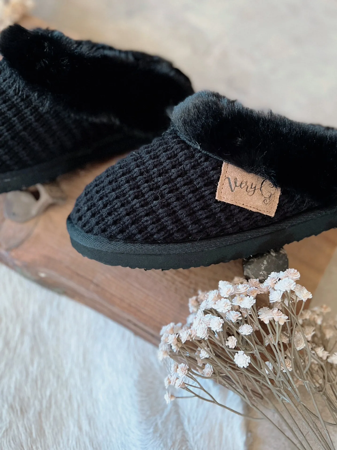 Very G Black Sweater Knit Fuzzy Slippers*