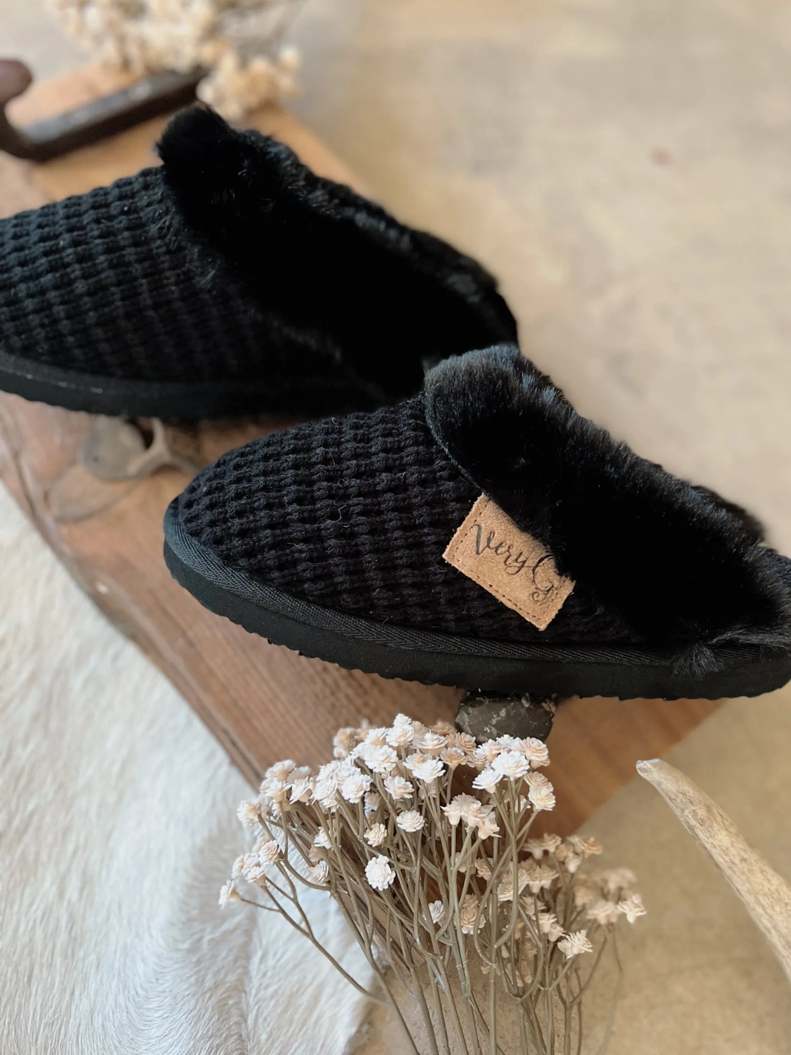 Very G Black Sweater Knit Fuzzy Slippers*