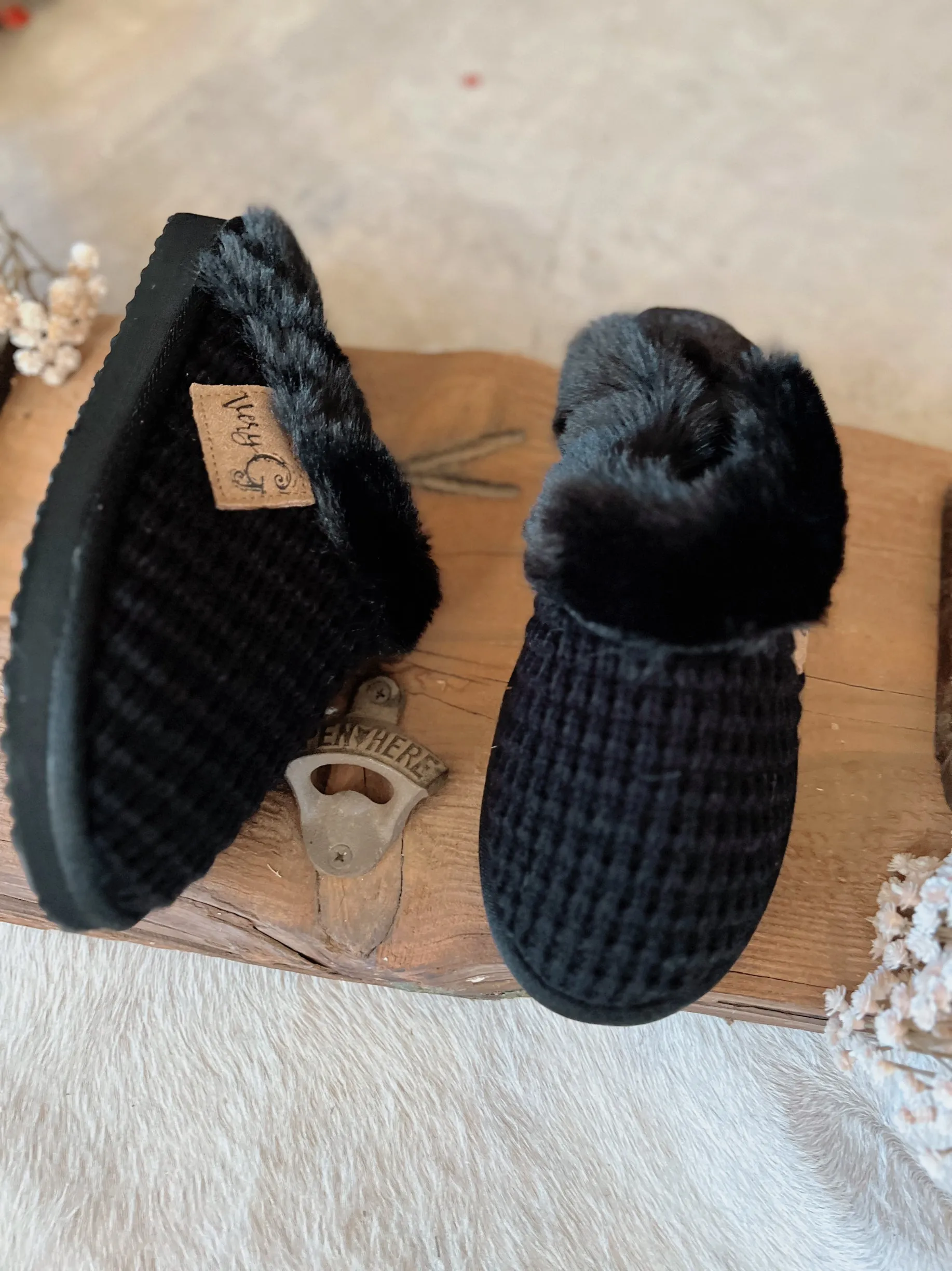 Very G Black Sweater Knit Fuzzy Slippers*