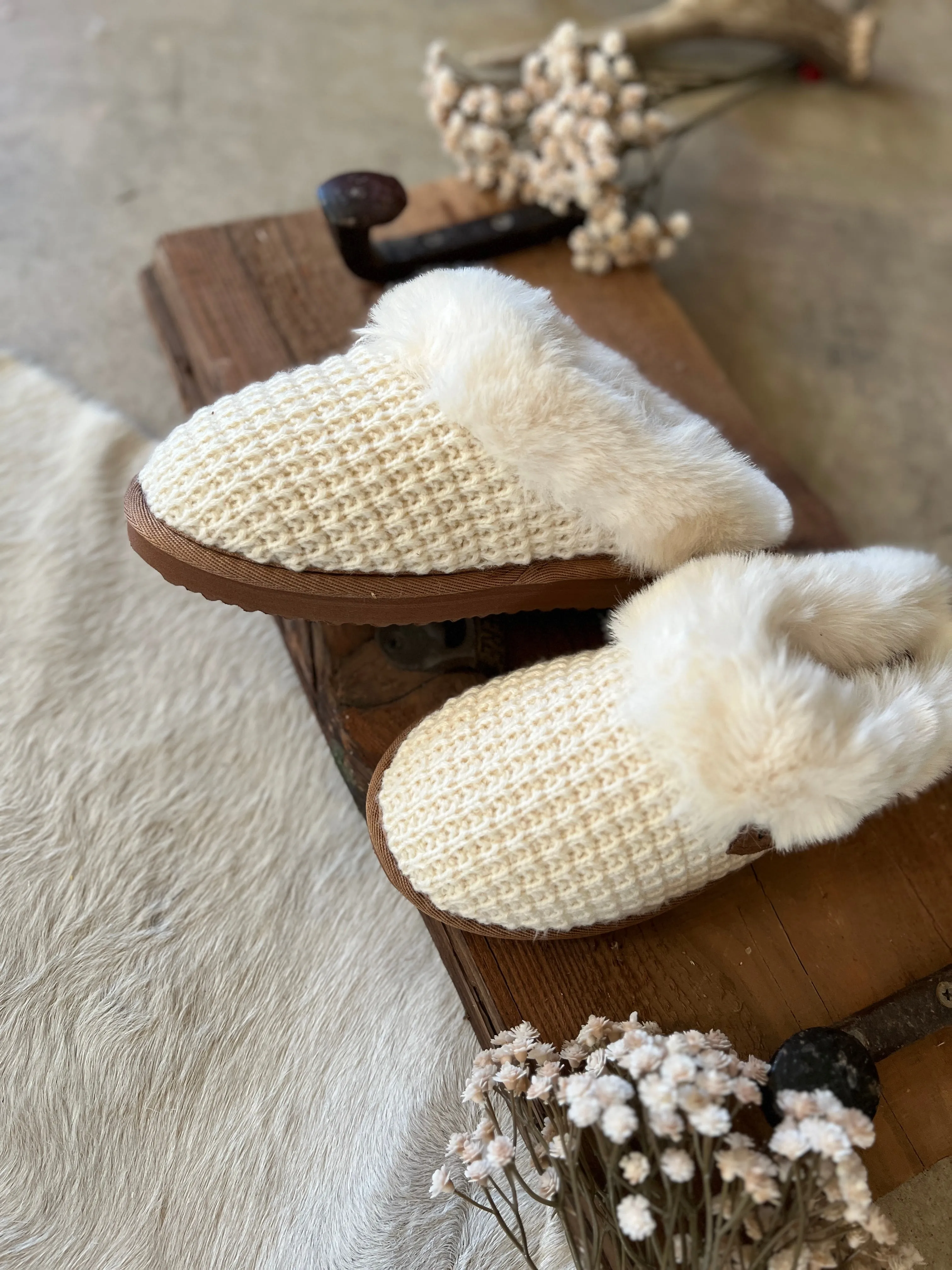 Very G Cream Sweater Knit Fuzzy Slippers*