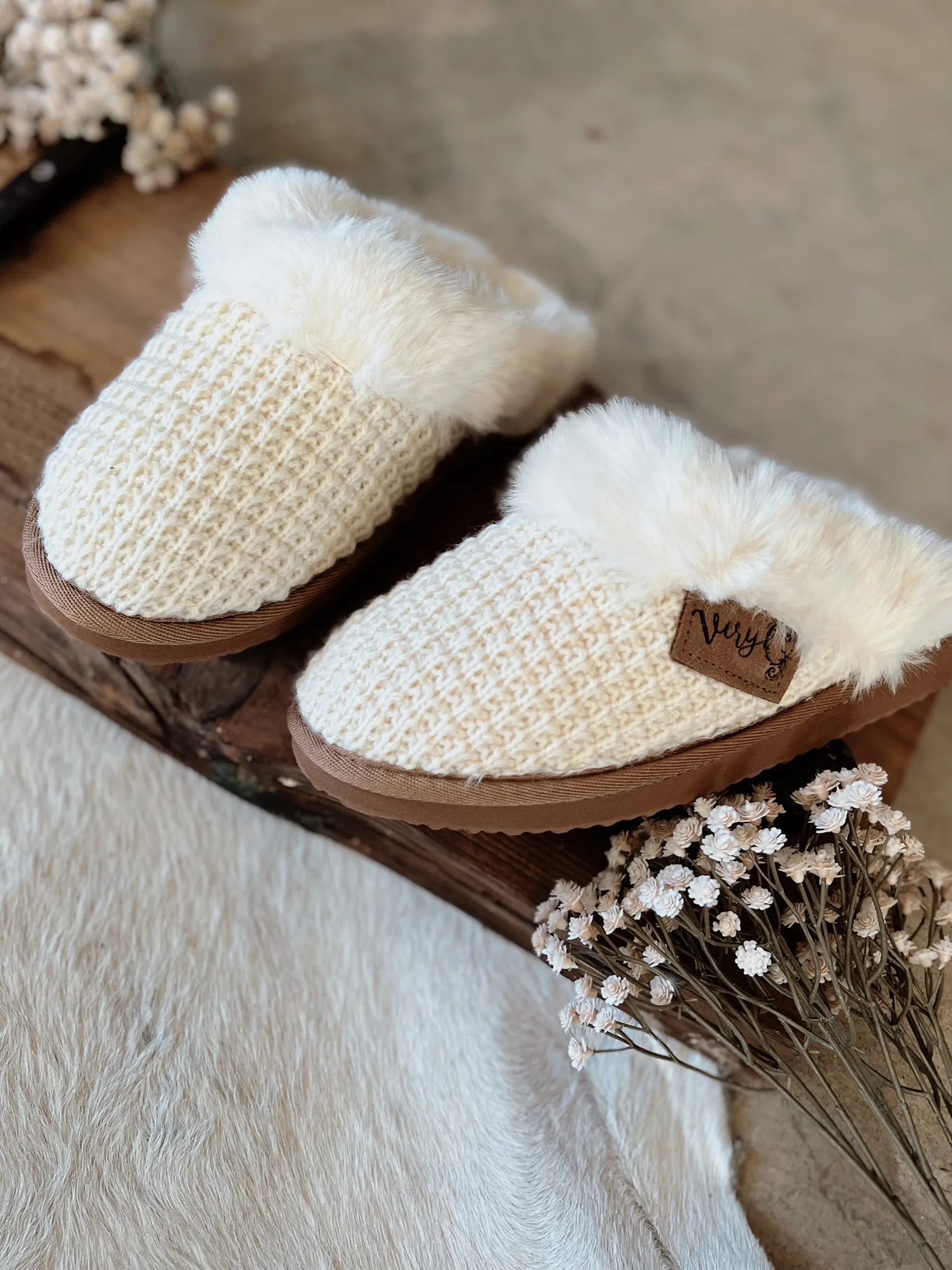 Very G Cream Sweater Knit Fuzzy Slippers*