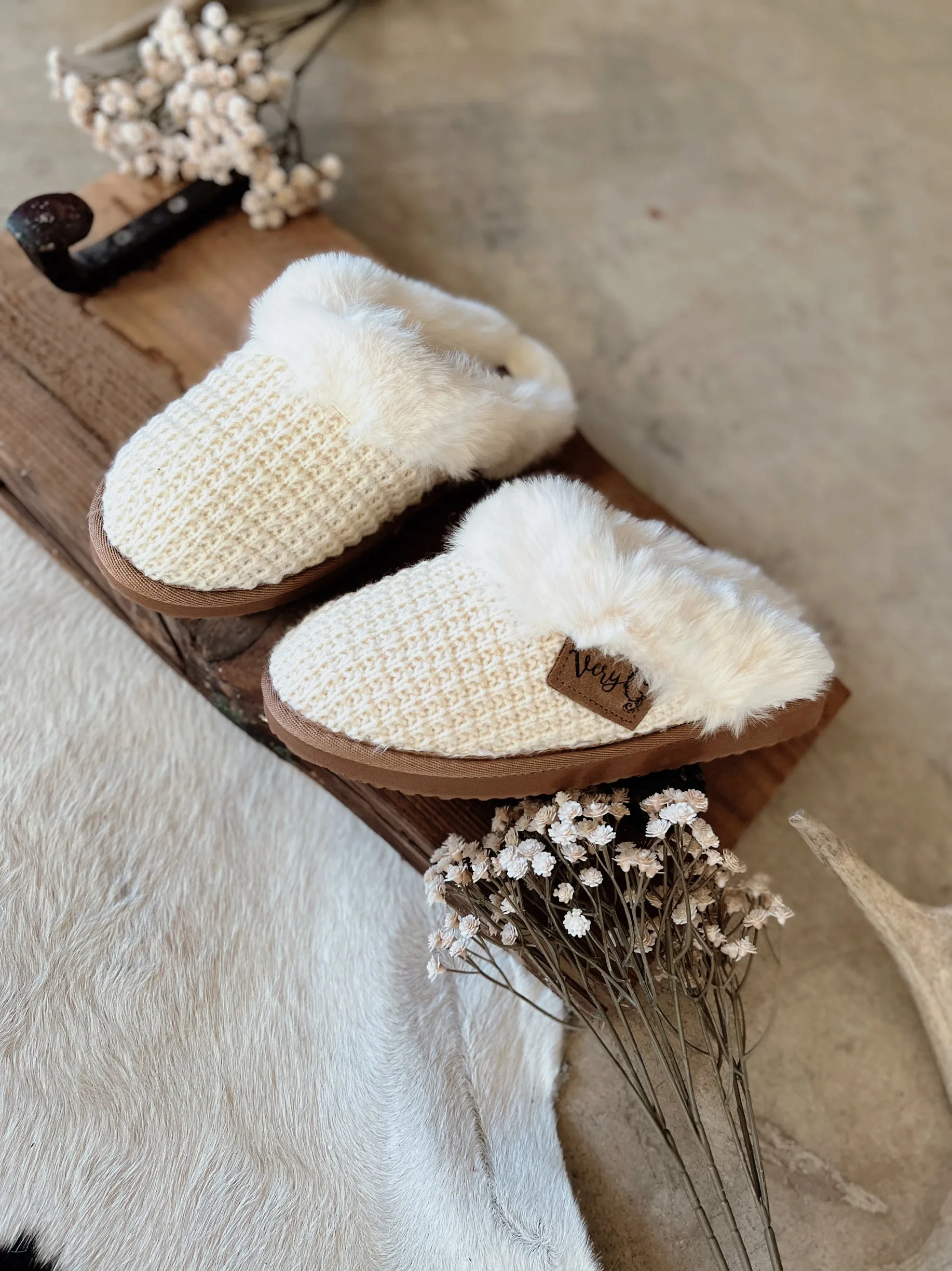 Very G Cream Sweater Knit Fuzzy Slippers*
